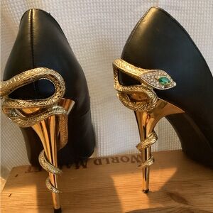 Shoe Dazzle Black and Gold Snake Heels 5 inches